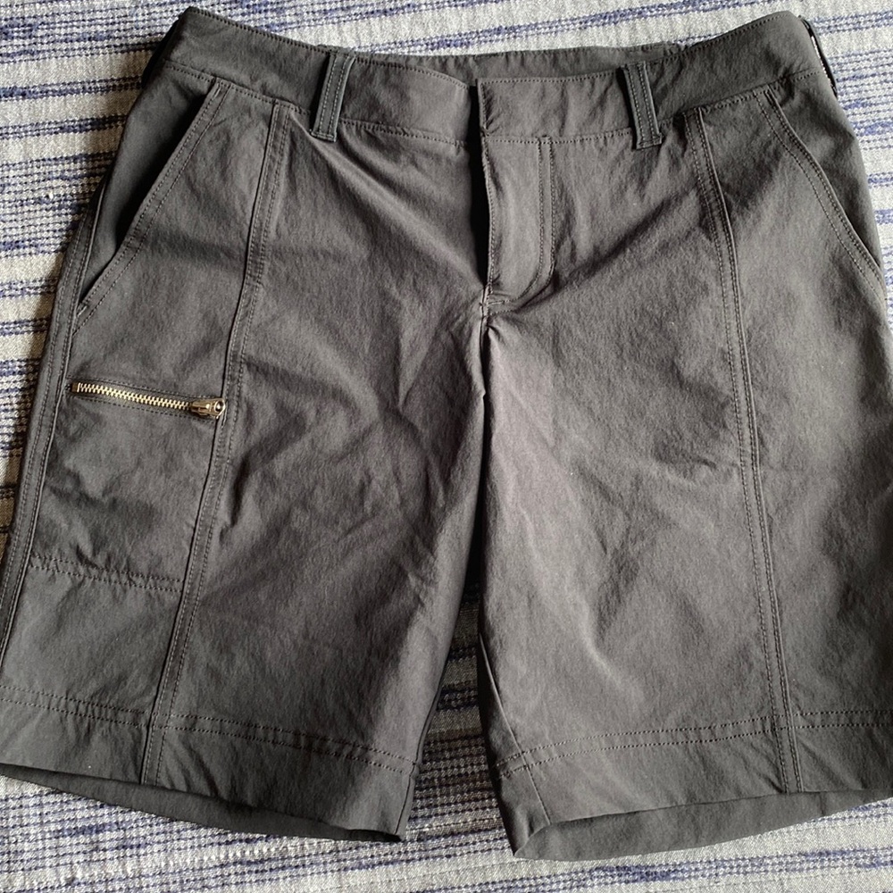 Athleta black shorts size 6